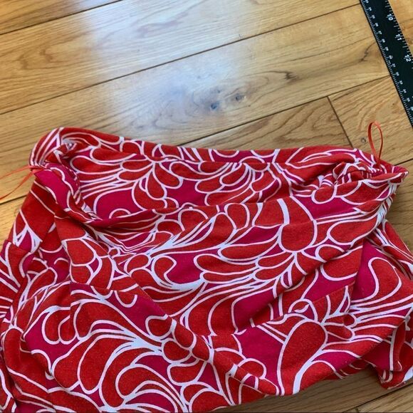 H&M Rayon two tone red/pink + white outlined flowers sz 10 + summer + casual - Picture 14 of 14